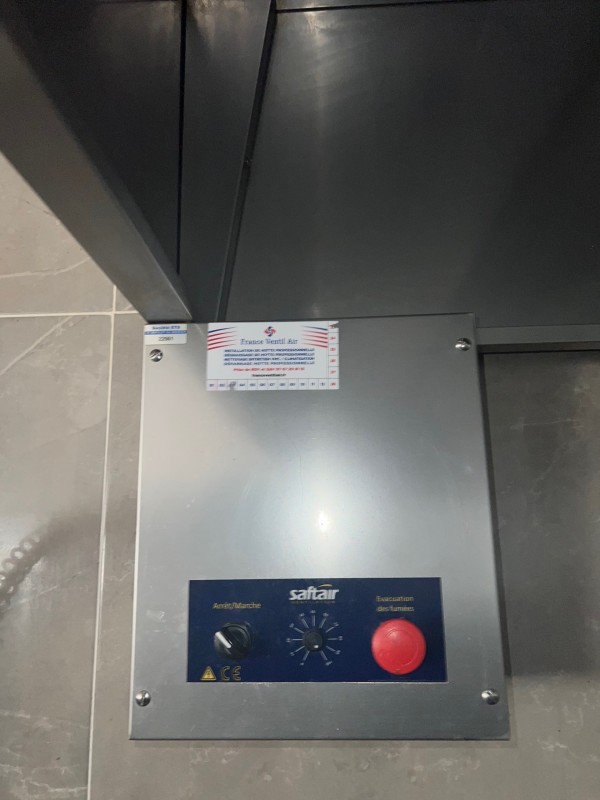 Installation et vente hotte de cuisine professionnelle avec caisson filtrant à charbon actif à Marseille, Aubagne, Cassis, La Cioatat et dans Les Bouches du Rhône 13