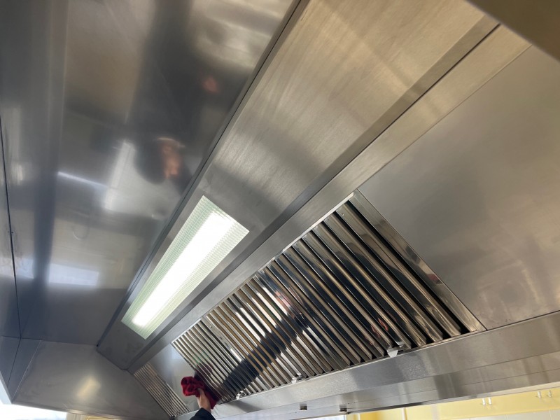 Installation et vente hotte de cuisine professionnelle avec caisson filtrant à charbon actif à Marseille, Aubagne, Cassis, La Cioatat et dans Les Bouches du Rhône 13