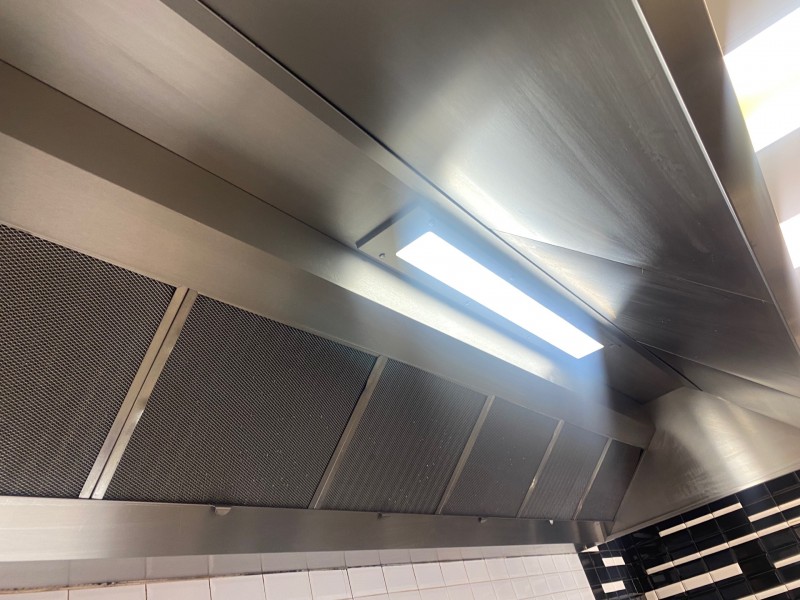 Entreprise spécialisée dans les installations de hotte aspirante de restaurant à Marseille et en région PACA.