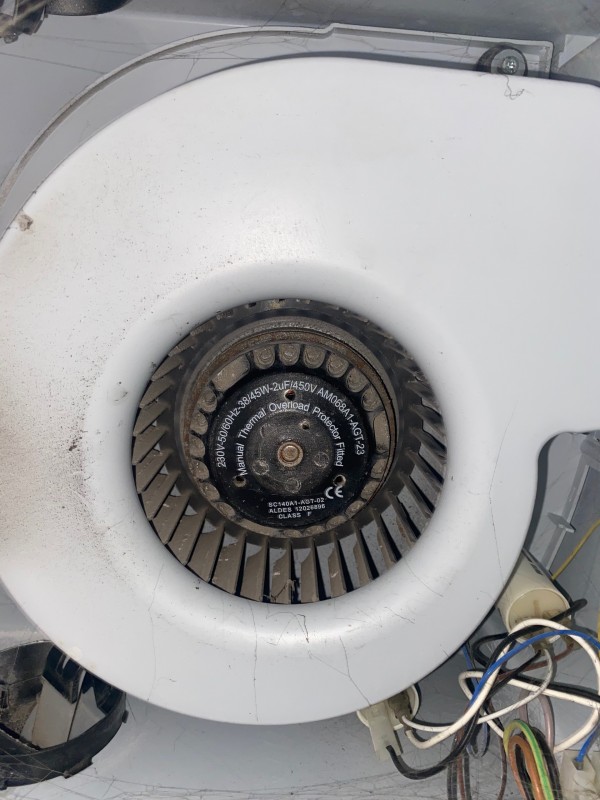 Entretien, Nettoyage et désinfection VMC dans un immeuble à Bandol var 83