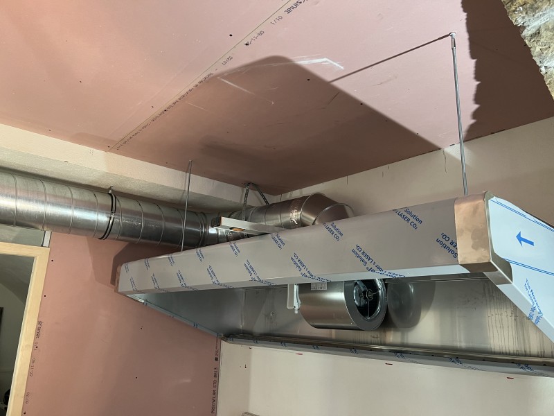 Vente, entretien et installation hotte de cuisine professionnelle et moteur escargot 8/9 - 9/9 ou 10/10, moteur tourelle, moteur caisson, caisson à charbon actif à Toulon, Frejus/ St Raphaël, St Tropez et dans le Var 83