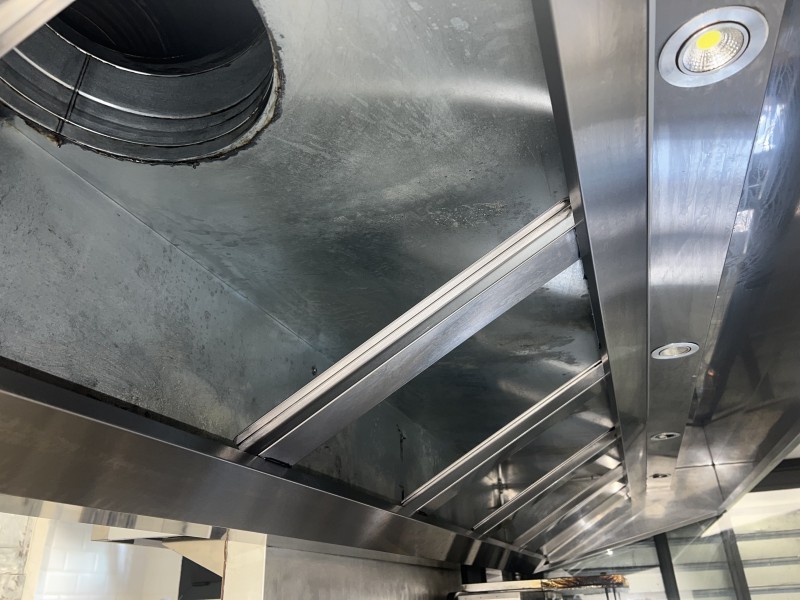 Dégraissage, Entretien et nettoyage hotte de cuisine à Frejus/ saint Raphaël, saint Agulf, Draguignan et dans le var 83