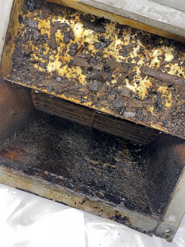 Dégraissage entretien et nettoyage hotte de cuisine pas cher à la Seyne Sur Mer VAR 83.  Nettoyage, dégraissage et désinfection des hottes de cuisines professionnelles