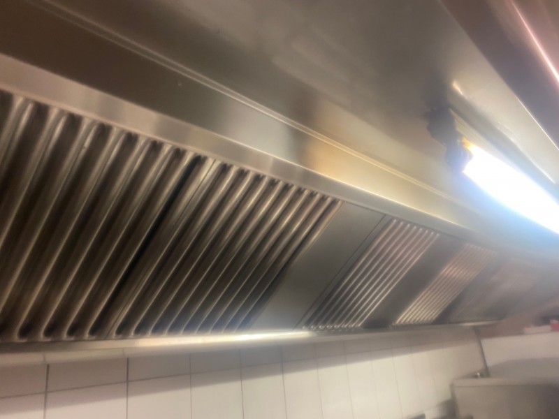 Nettoyage et maintenance de système d’extraction d’air (hotte de cuisine, Vmc, climatisation) à Frejus St Raphaël 83