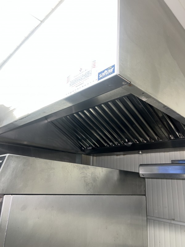 installation, Entretien et dépannage hotte de cuisine professionnelle à Toulon, Hyères, le lavandou, Bormes-les-Mimosas, St tropez, Grimaud et dans le var 83