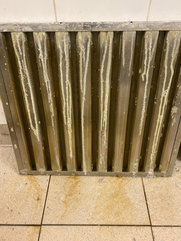 Devis gratuit nettoyage, entretien et dégraissage hotte de cuisine restaurant à Frejus/St Raphaël Var 83 et en région PACA 