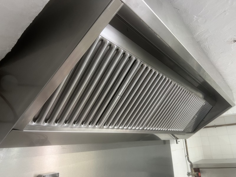 Dégraissage, entretien et nettoyage de hotte de cuisine à Hyères, La Londe-les-Maures, Bormes-les-Mimosas, Rayol-Canadel-sur-Mer, Cavalaire-sur-Mer, Le Lavandou, Saint 
-Tropez/ Grimaud, et dans le VAR 83