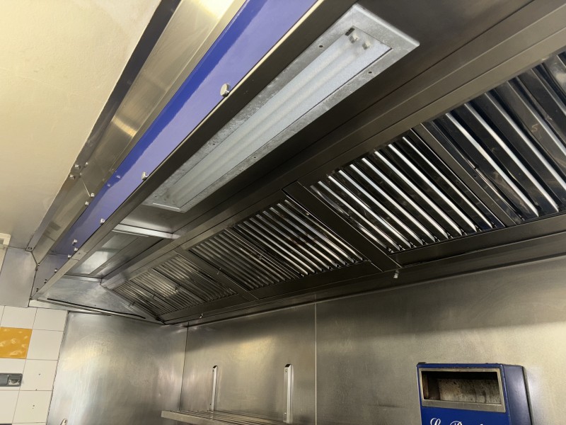 Installation et pose hotte de cuisine professionnelle à Toulon,
Marseille, Frejus/st Raphaël et dans le Var 83 
contactez-nous!