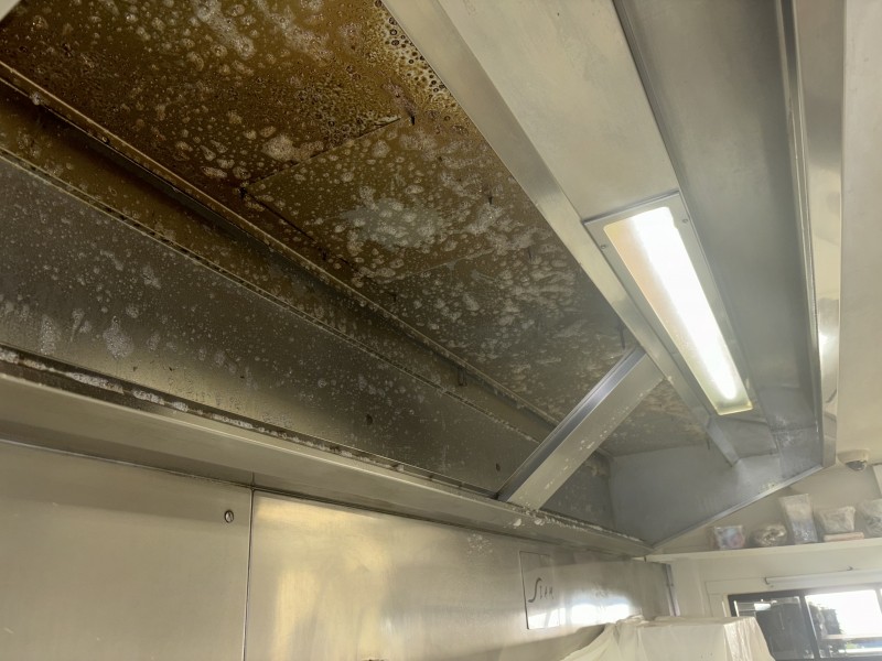 Dégraissage professionnel de hottes de cuisine à Fréjus, Saint-Tropez et Cavalaire