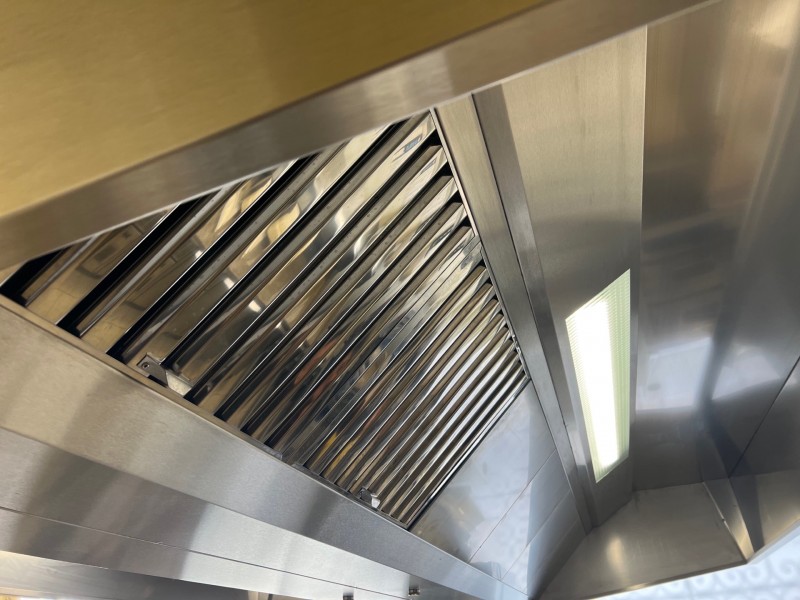 Nettoyage et maintenance hotte de cuisine de cuisine professionnelle à Aubagne 13