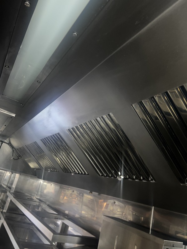Installation hotte aspirante professionnelle à Lyon, saint Étienne, Grenoble