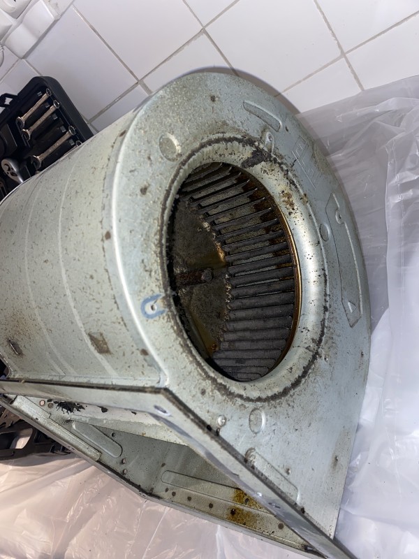 Installation, Dépannage et Entretien de Hottes Aspirantes Professionnelles à Toulon, La Seyne, Hyères et Alentours

