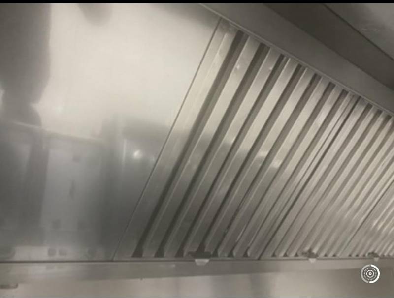 Entretien et dégraissage d’une hotte de cuisine à Six Fours les Plages 83