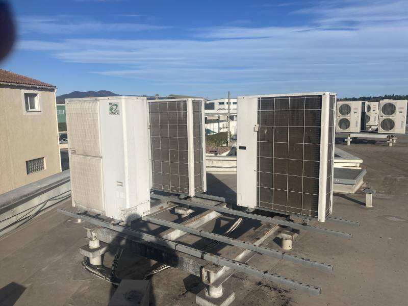 Entretien et nettoyage d'une climatisation réversible dans magasin à Aubagne 13